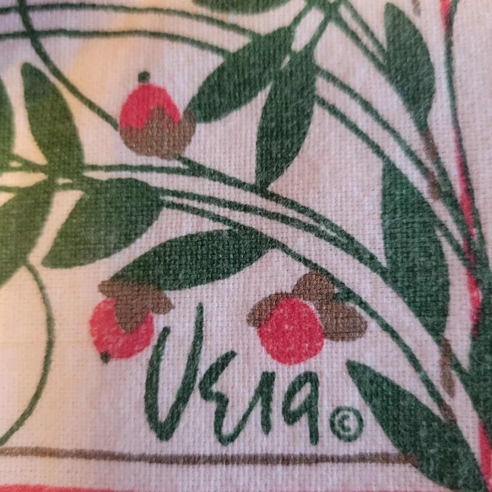 Vera Neumann Vintage Linen (?) Napkins (3) ~ Red Flowers Green Foliage ~ Pretty!